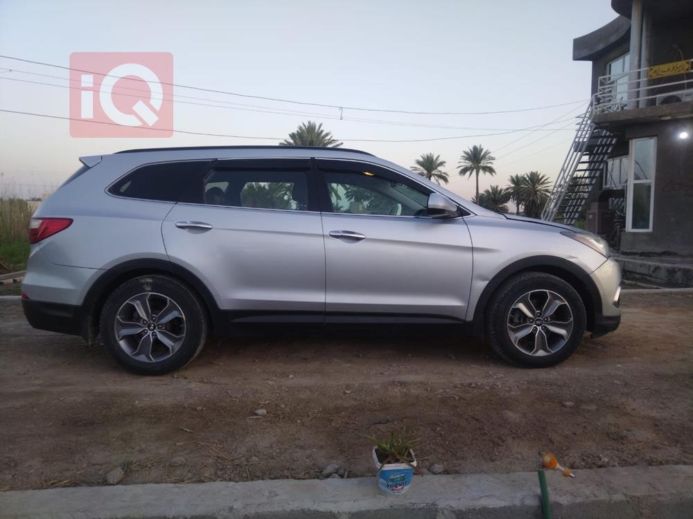 Hyundai Grand Santa Fe